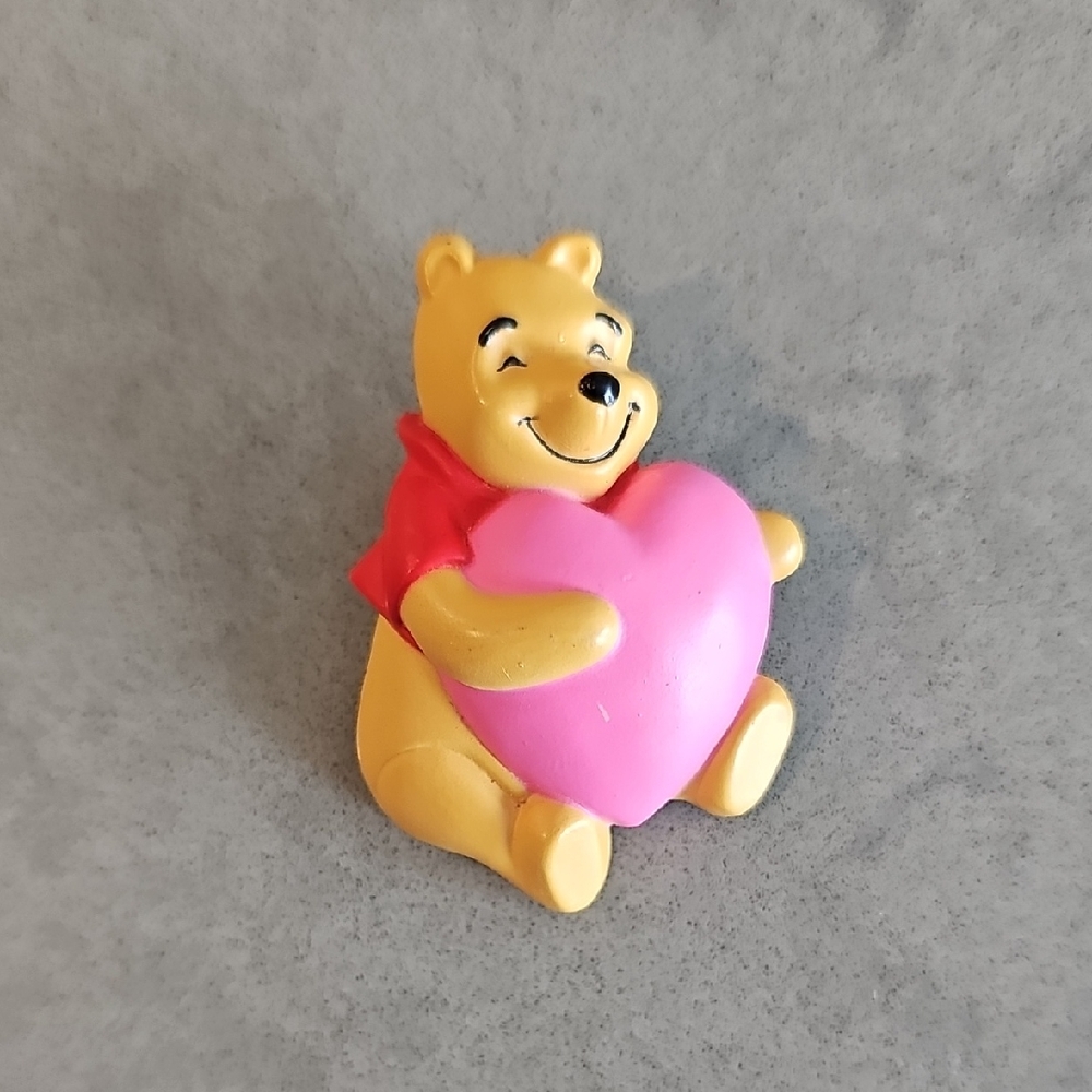 Vintage 90s Disney Winnie‎ The Pooh Valentines Day Brooch Pin